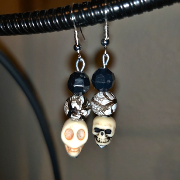 NEW Skull Skeleton Metal Bead Charm Dangle Drop Marble Silver White Emo Rock - Picture 1 of 4